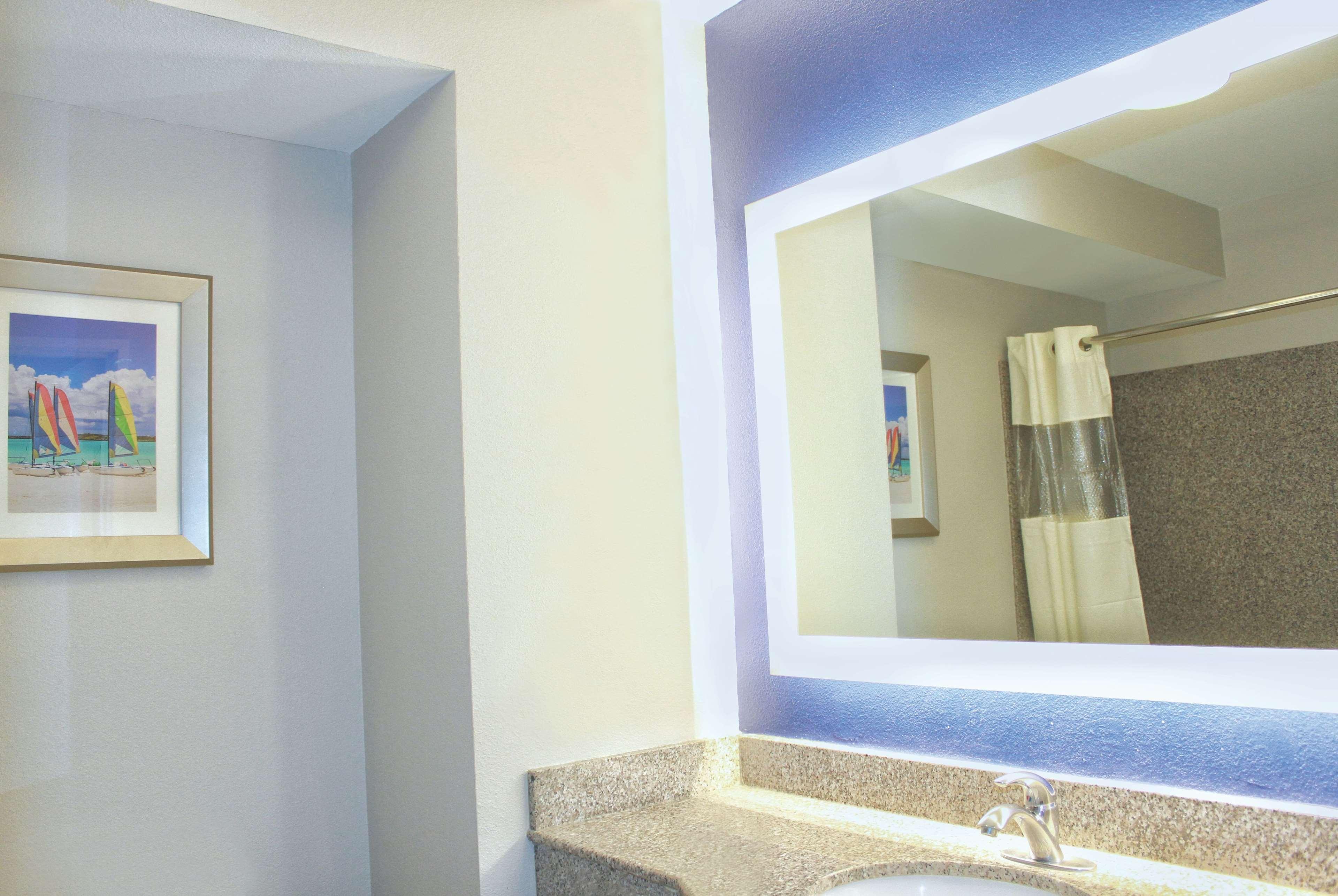 La Quinta By Wyndham Ne Long Beach/Cypress Hawaiian Gardens Экстерьер фото