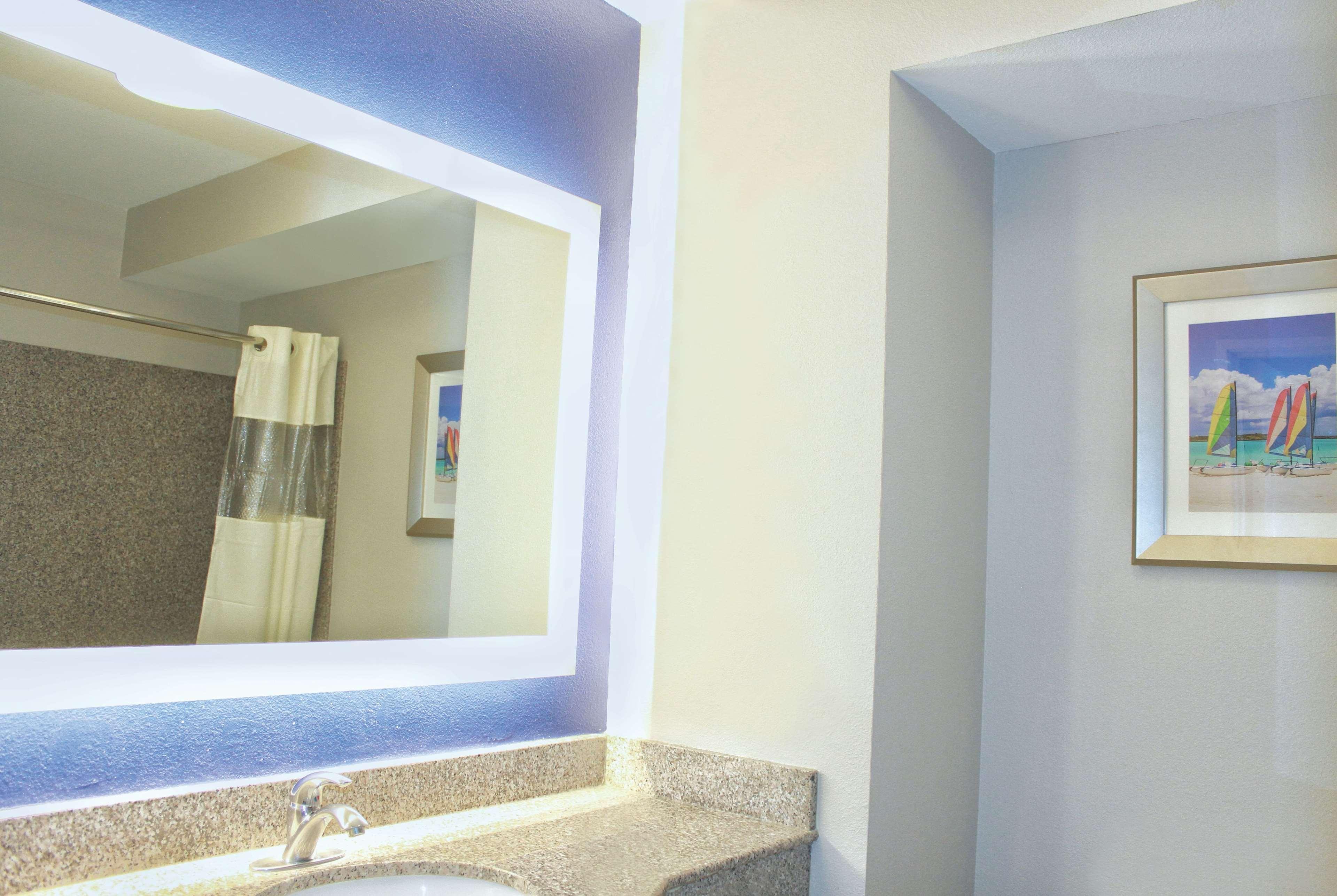La Quinta By Wyndham Ne Long Beach/Cypress Hawaiian Gardens Экстерьер фото