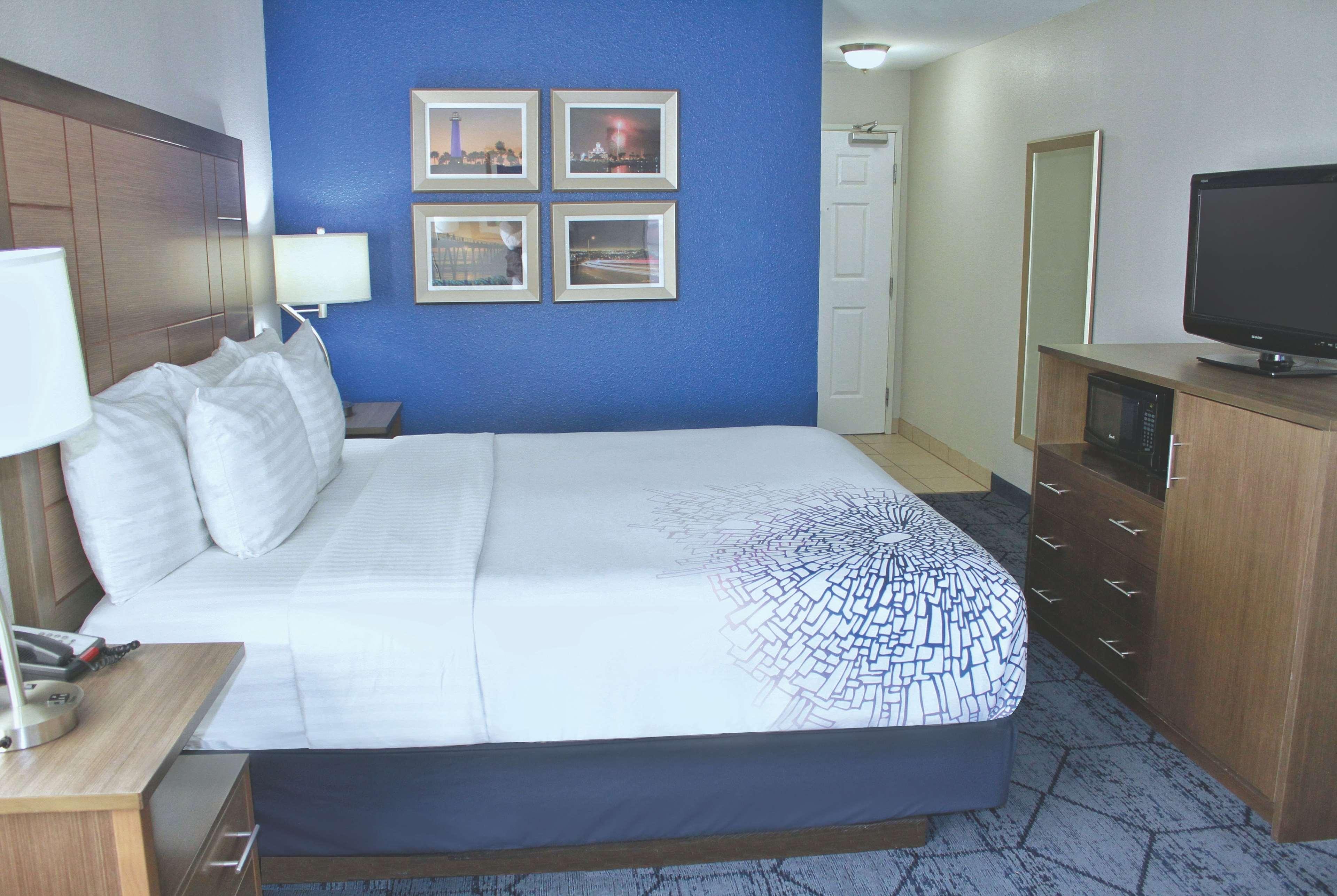 La Quinta By Wyndham Ne Long Beach/Cypress Hawaiian Gardens Экстерьер фото
